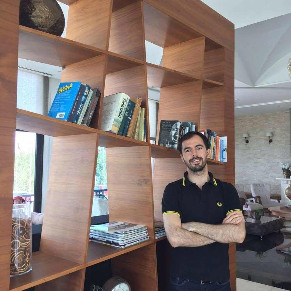 Klinik Psikolog Tahsin Şerifoğlu Çözüm Psikoloji ofisinde